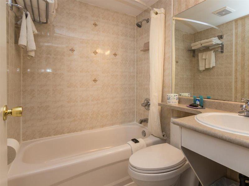 Canadas Best Value Inn Calgary Exterior photo