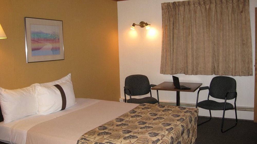 Canadas Best Value Inn Calgary Room photo