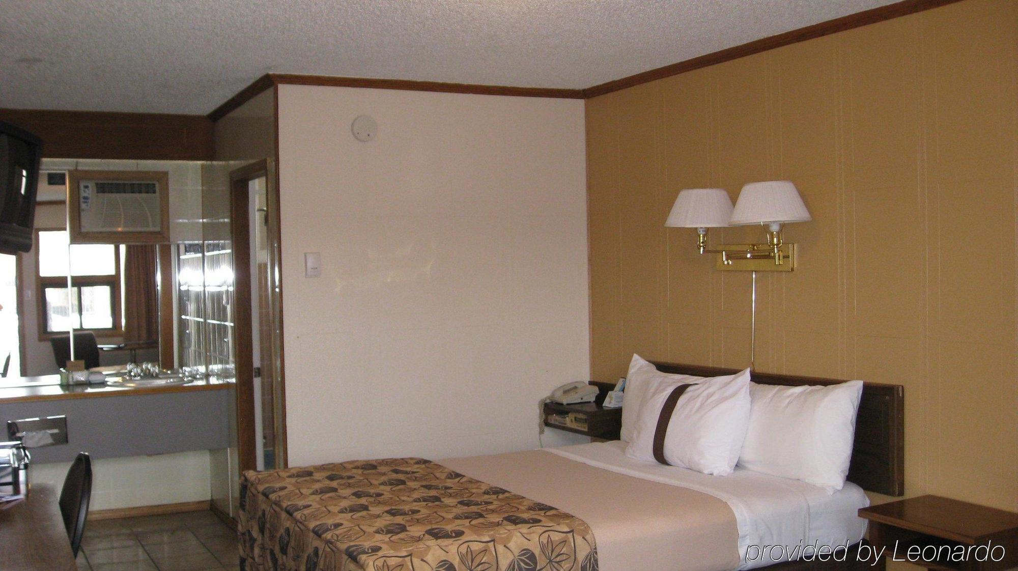 Canadas Best Value Inn Calgary Room photo